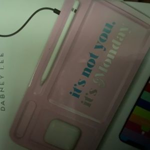 Desktop charging valet